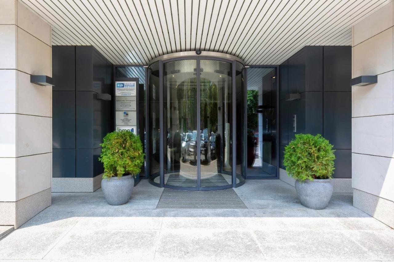 Modern Apartment With Pool Near Golden Terraces Varşovia Exterior foto