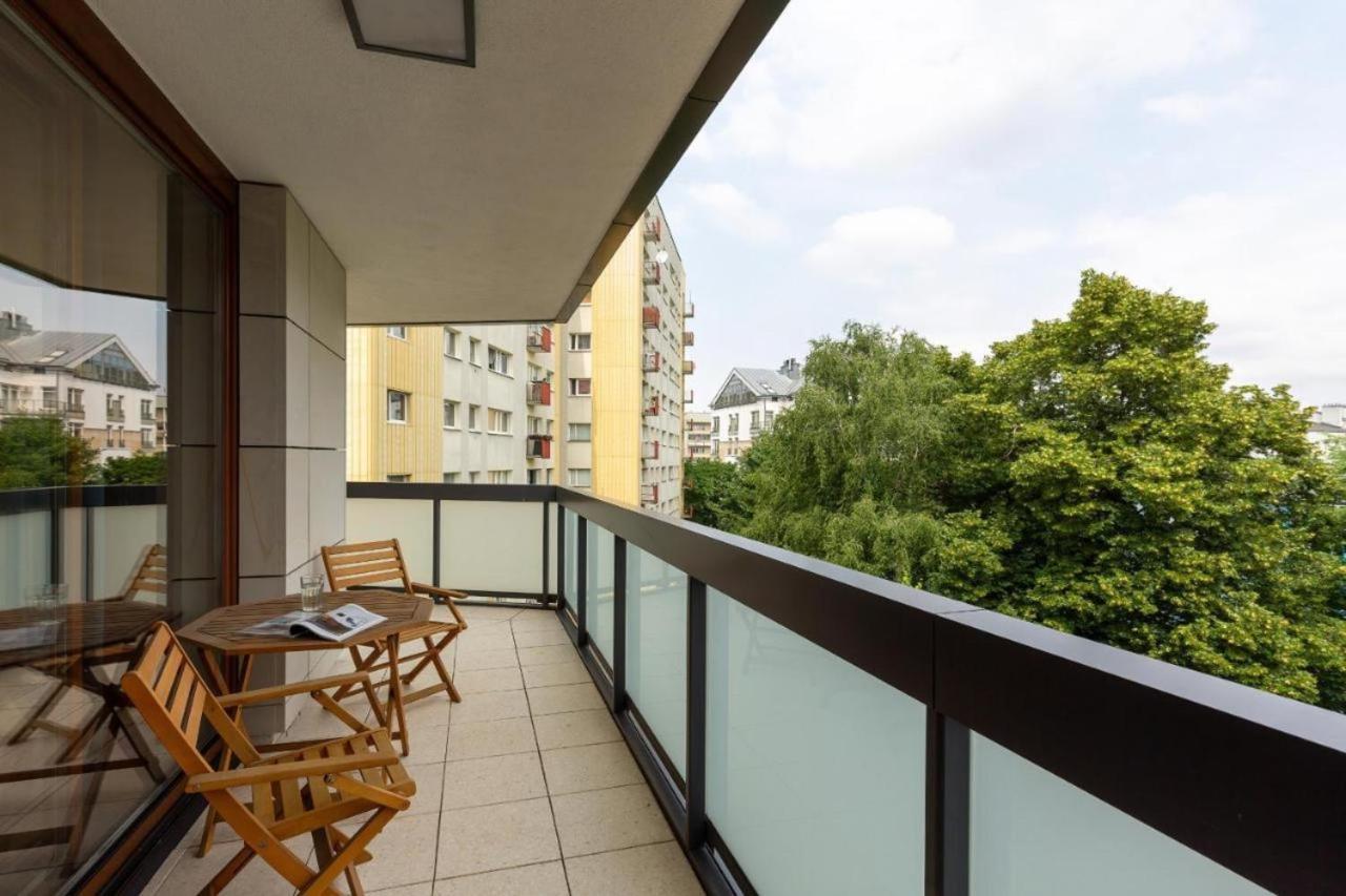 Modern Apartment With Pool Near Golden Terraces Varşovia Exterior foto