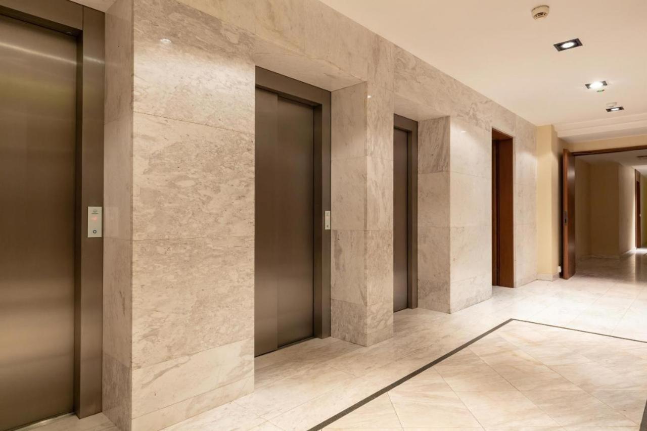 Modern Apartment With Pool Near Golden Terraces Varşovia Exterior foto